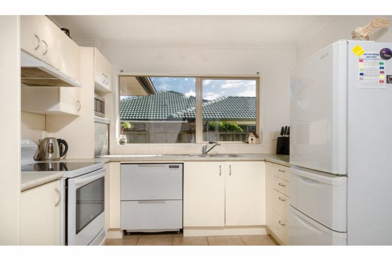 Photo of property in 114f Colwill Road, Massey, Auckland, 0614