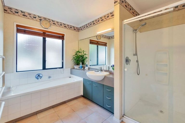 Photo of property in 22 Kate Sheppard Avenue, Torbay, Auckland, 0630