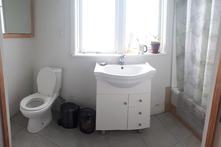 Photo of property in 147a Onepu Road, Lyall Bay, Wellington, 6022