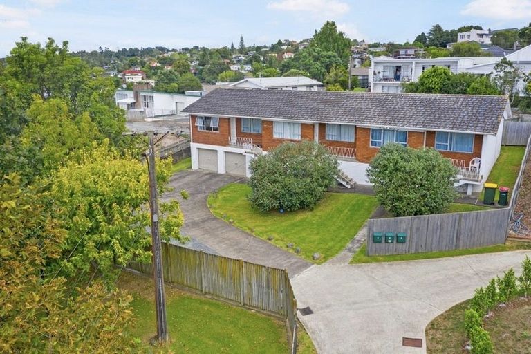 Photo of property in 3/68 Rua Road, Glen Eden, Auckland, 0602