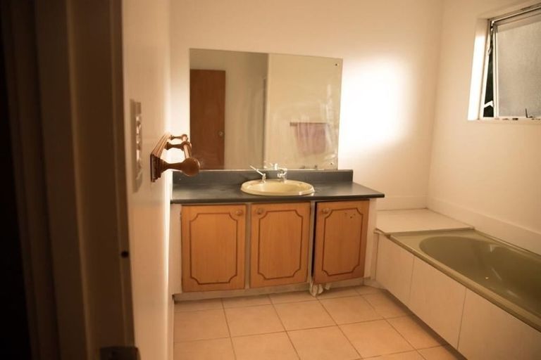 Photo of property in 62 Kohekohe Street, New Lynn, Auckland, 0600