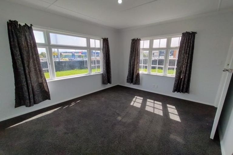 Photo of property in 1006 Tremaine Avenue, Roslyn, Palmerston North, 4414