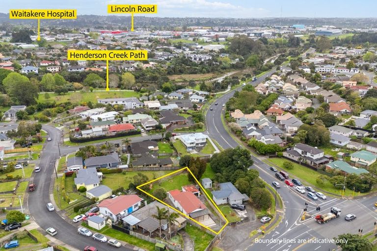 Photo of property in 114 Edmonton Road, Henderson, Auckland, 0612