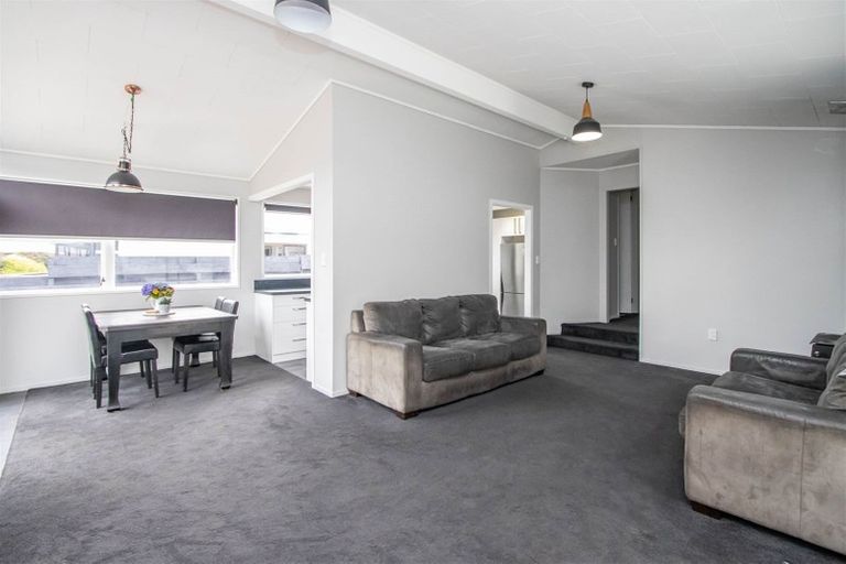 Photo of property in 5 Tainui Terrace, Inglewood, 4330