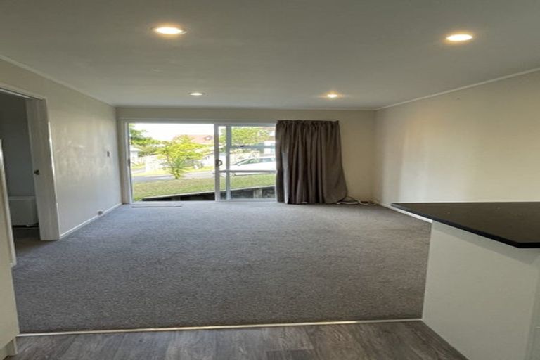 Photo of property in 3 Camilla Grove, Totara Vale, Auckland, 0629