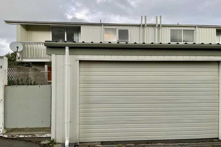 Photo of property in 7f1 Rangitane Street, Maupuia, Wellington, 6022