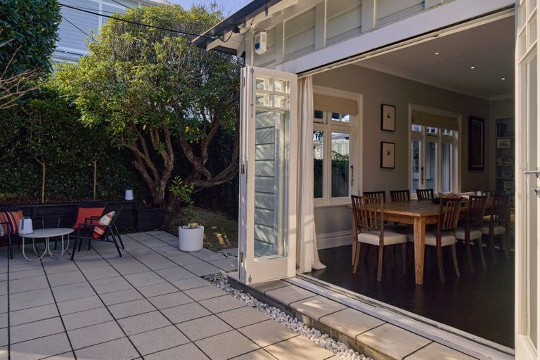Photo of property in 67 Central Terrace, Kelburn, Wellington, 6012