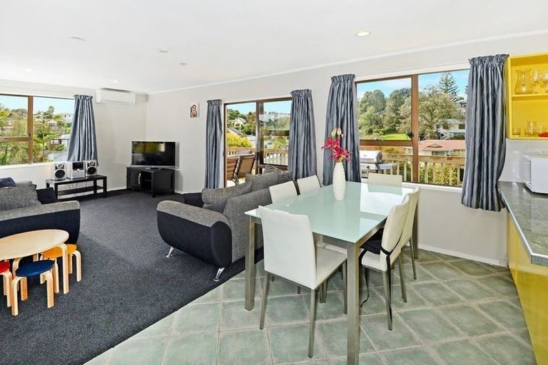 Photo of property in 74 Powrie Street, Glenfield, Auckland, 0629