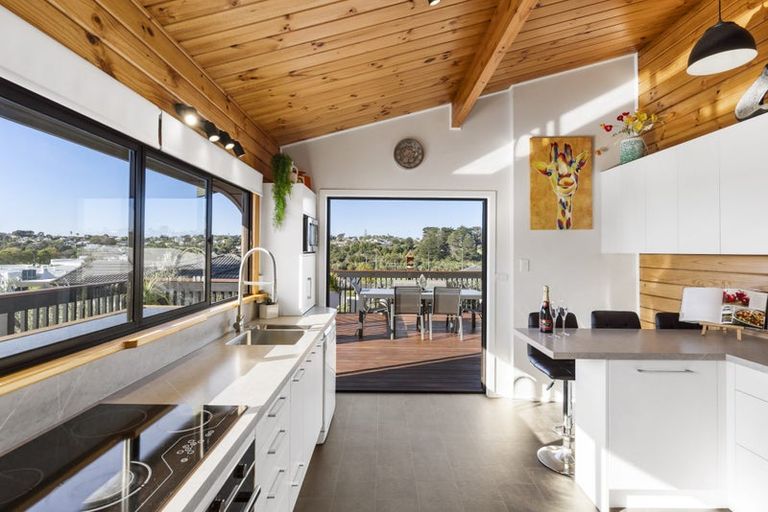 Photo of property in 33b Kauri Road, Stanmore Bay, Whangaparaoa, 0932