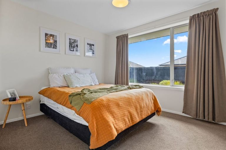 Photo of property in 2/126a Middlepark Road, Sockburn, Christchurch, 8042