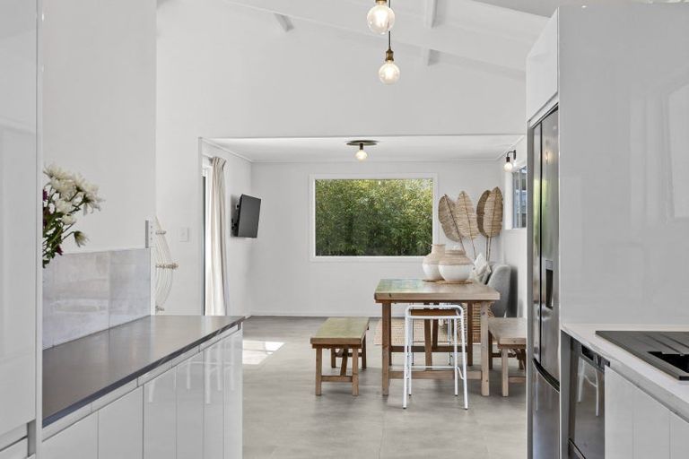 Photo of property in 46 Donnelly Street, Oakura, 4314