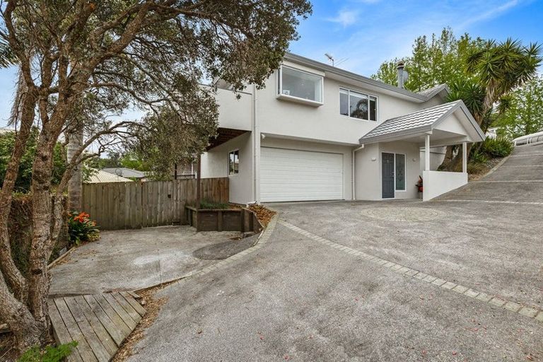 Photo of property in 5 Oystergrove Road, West Harbour, Auckland, 0618