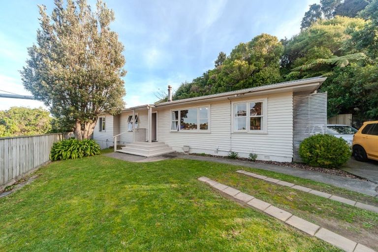 Photo of property in 64 Salford Street, Newlands, Wellington, 6037