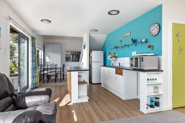 Photo of property in 22 Pinedale Crescent, Riversdale Beach, Masterton, 5872