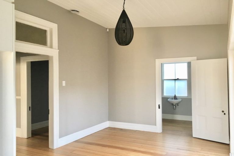 Photo of property in 2 Milton Road, Northcote Point, Auckland, 0627