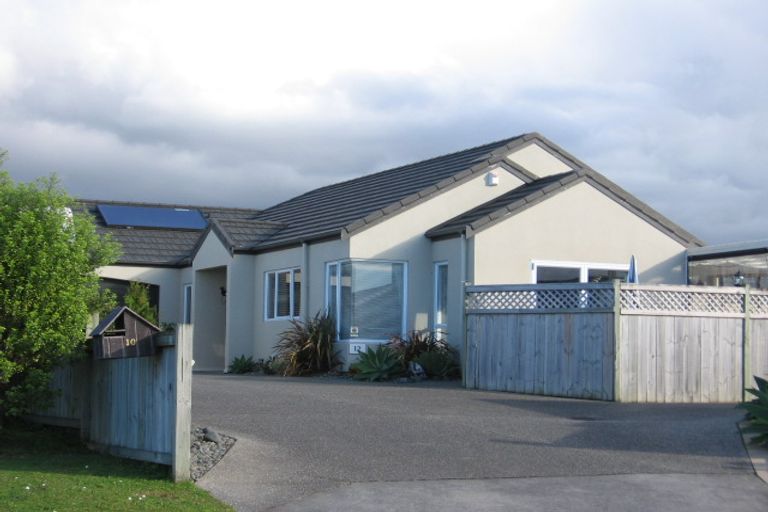 Photo of property in 12 Naul Place, East Tamaki Heights, Auckland, 2016