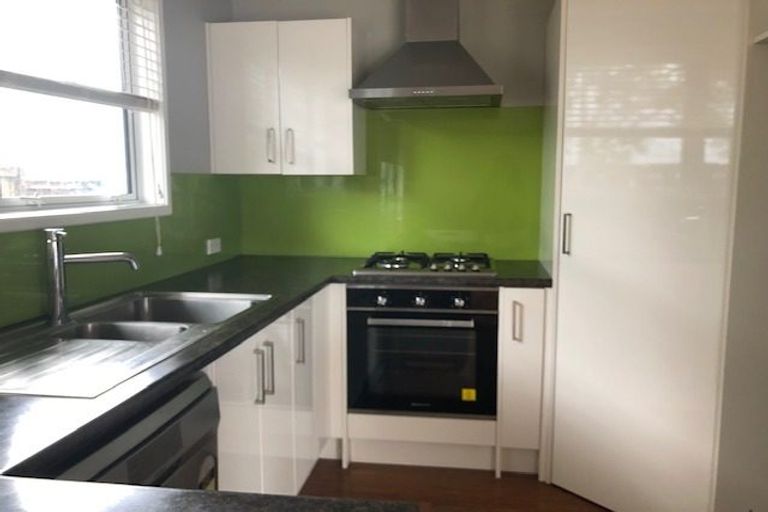 Photo of property in 17 Tree View Avenue, Glenfield, Auckland, 0629