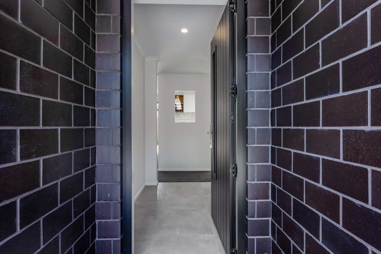 Photo of property in 26 Sycamore Grove, Lower Vogeltown, New Plymouth, 4310