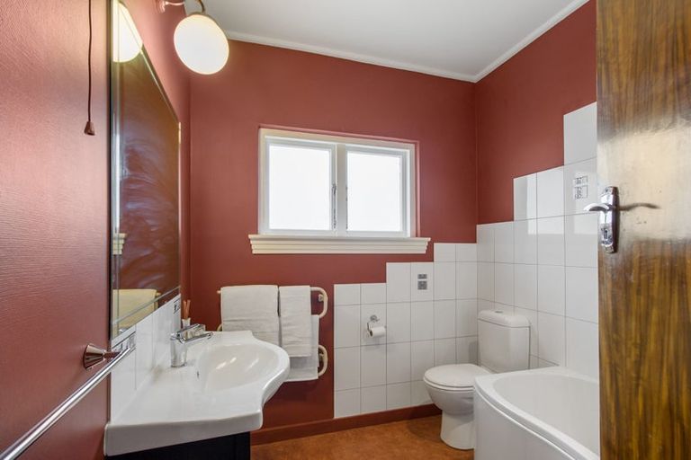 Photo of property in 98 Avenue Road, West End, Timaru, 7910