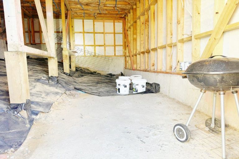 Photo of property in 63 Ruskin Road, Newlands, Wellington, 6037