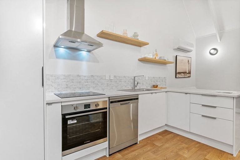 Photo of property in 2/24 Great South Road, Papakura, 2110