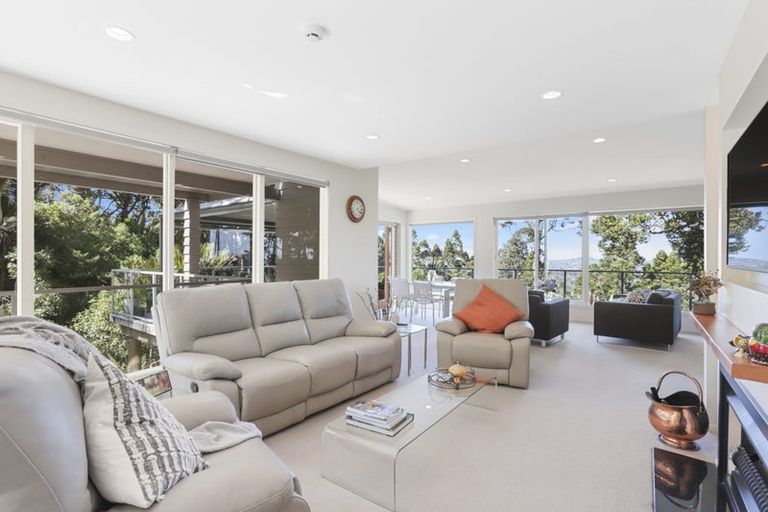 Photo of property in 20 Rangiwai Road, Titirangi, Auckland, 0604