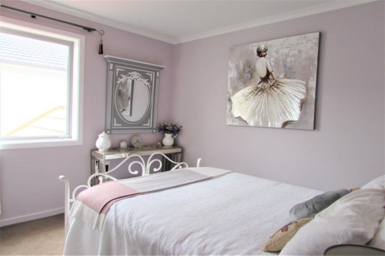 Photo of property in 2/6 The Parade, Island Bay, Wellington, 6023