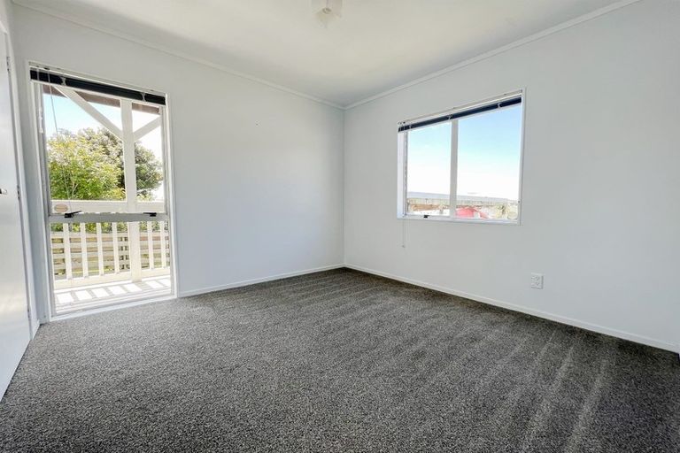 Photo of property in 43 Hutchinson Avenue, New Lynn, Auckland, 0600