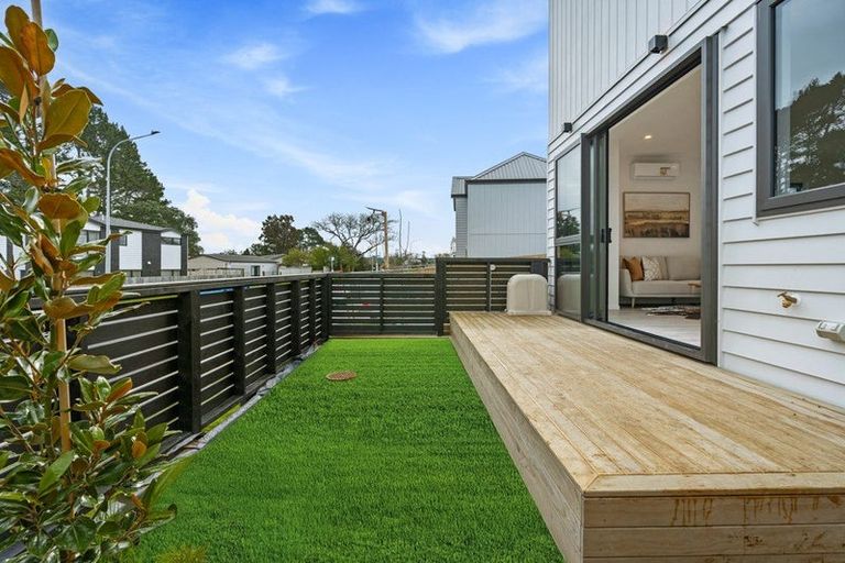 Photo of property in 56 Oreil Avenue, West Harbour, Auckland, 0618