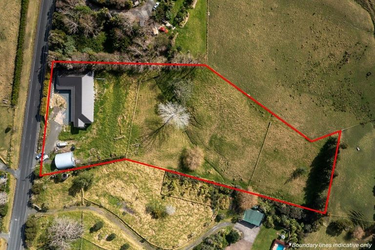 Photo of property in 90 Upper Orewa Road, Wainui, Silverdale, 0992