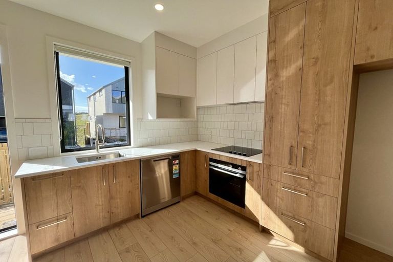 Photo of property in 10/21 Makomako Drive, Orewa, 0931