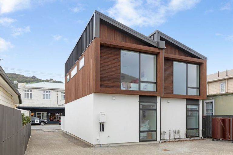 Photo of property in 149u2 Onepu Road, Lyall Bay, Wellington, 6022