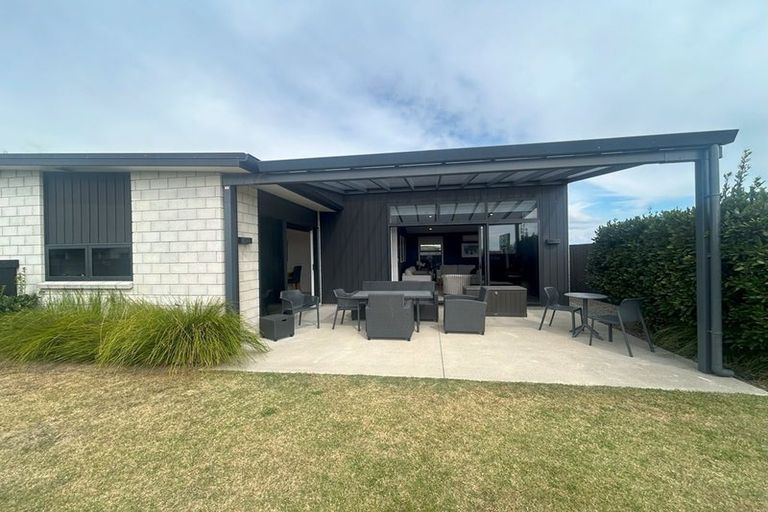 Photo of property in 2 Franks Way, Papamoa Beach, Papamoa, 3118