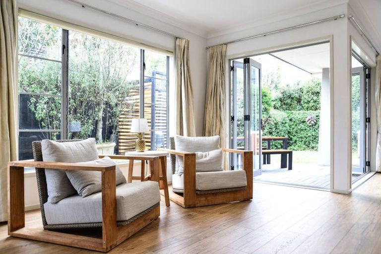 Photo of property in 43 The Esplanade, Huntington, Hamilton, 3210