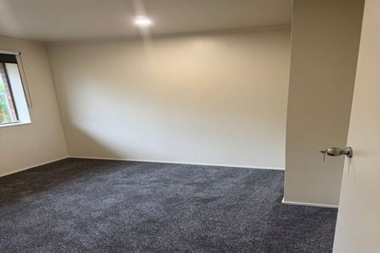 Photo of property in 2/6 Raddock Place, Half Moon Bay, Auckland, 2012