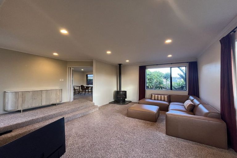 Photo of property in 15 Del Mar Place, Merrilands, New Plymouth, 4312