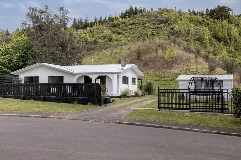 Photo of property in 16 Syme Crescent, Kawerau, 3127