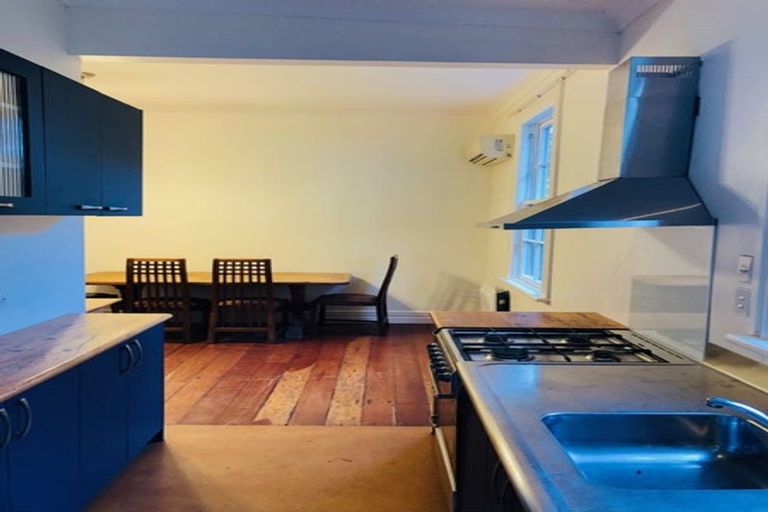 Photo of property in 55 Garden Road, Northland, Wellington, 6012