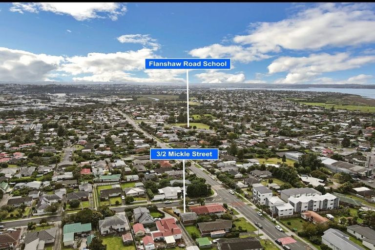 Photo of property in 3/2 Mickle Street, Te Atatu South, Auckland, 0610