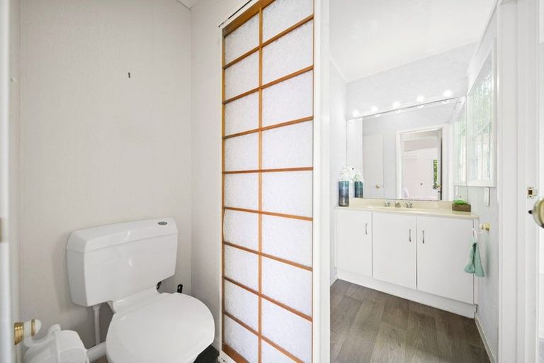 Photo of property in 1/56 Aberdeen Road, Campbells Bay, Auckland, 0620