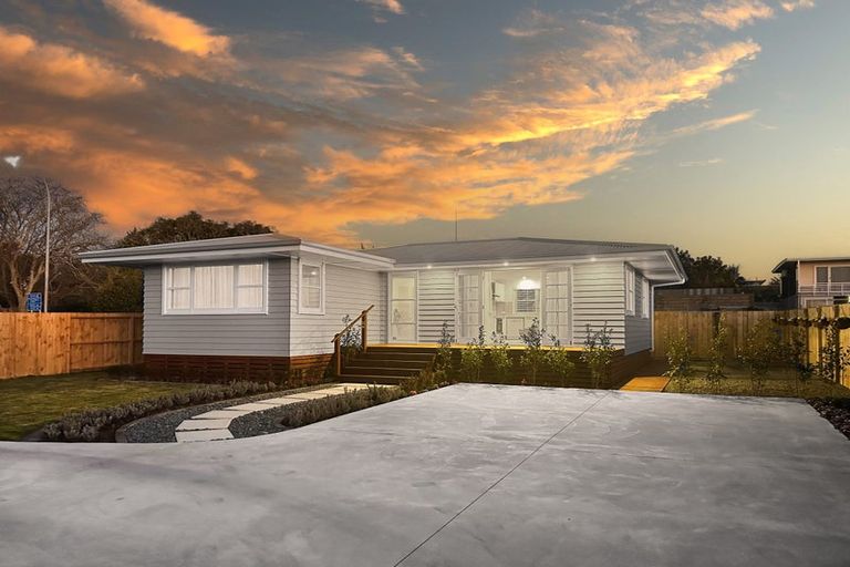 Photo of property in 1a Hikurangi Street, Te Atatu Peninsula, Auckland, 0610