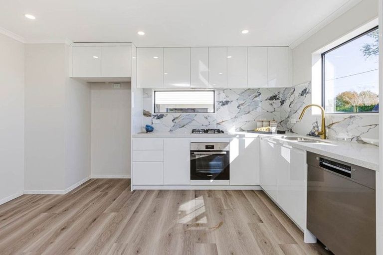 Photo of property in 100 Seymour Road, Sunnyvale, Auckland, 0612
