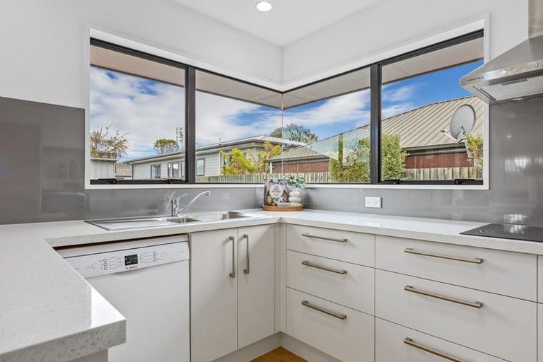 Photo of property in 2/14 Farquhars Road, Redwood, Christchurch, 8051