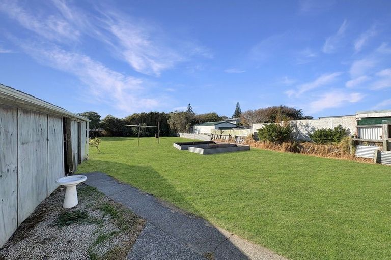 Photo of property in 15 Pratt Avenue, Foxton Beach, Foxton, 4815