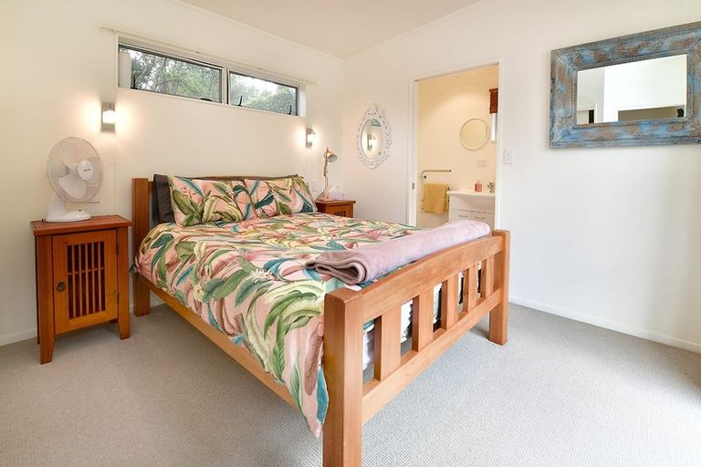 Photo of property in 54 Pinetone Road, Kumeu, 0892