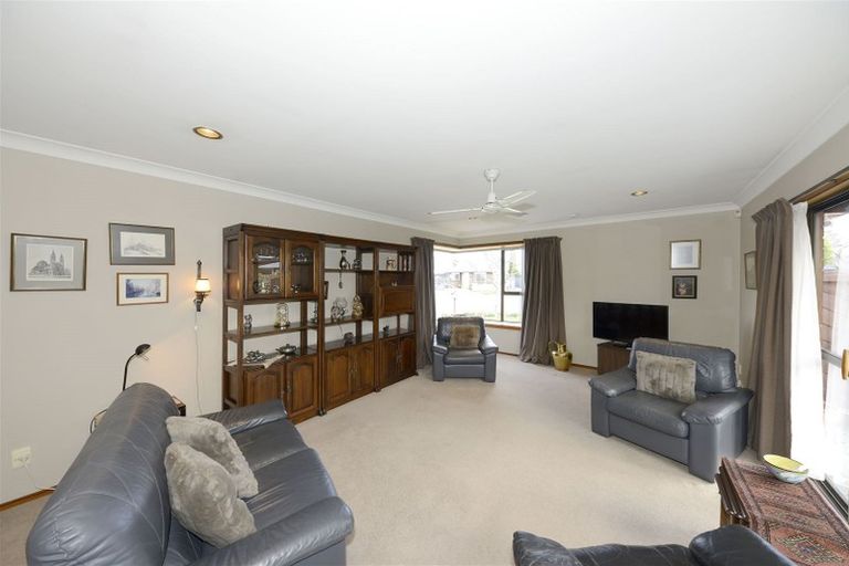 Photo of property in 15 Kamahi Place, Bishopdale, Christchurch, 8051