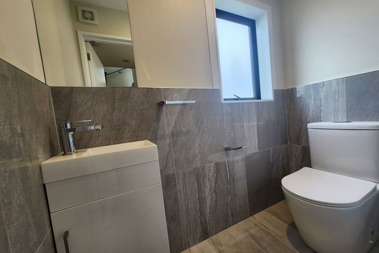 Photo of property in 105 Trias Road, Totara Vale, Auckland, 0629