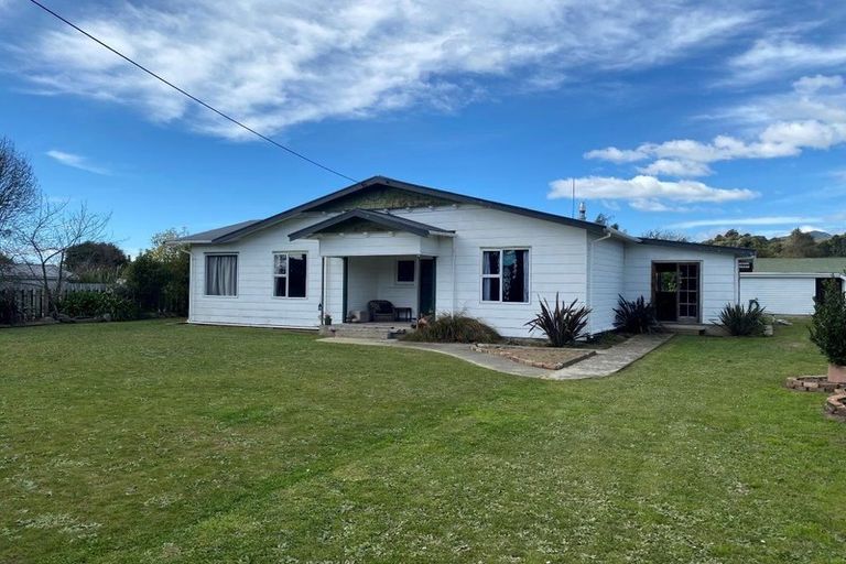 Photo of property in 176 Commercial Street, Takaka, 7110