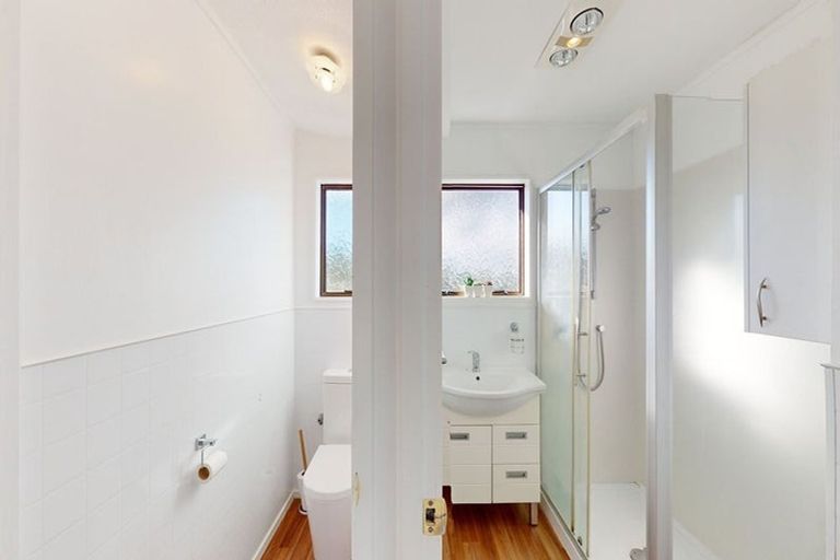 Photo of property in 41a Sunhaven Drive, Newlands, Wellington, 6037