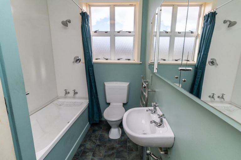 Photo of property in Harbour View Apartments, 147 Ohiro Road, Brooklyn, Wellington, 6021